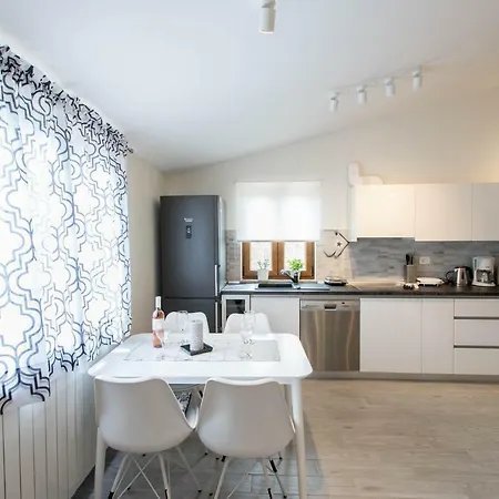 App Prodan Apartament *
